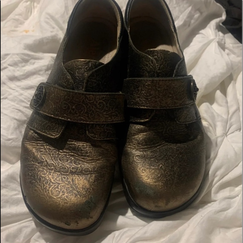 Algeria nursing shoes